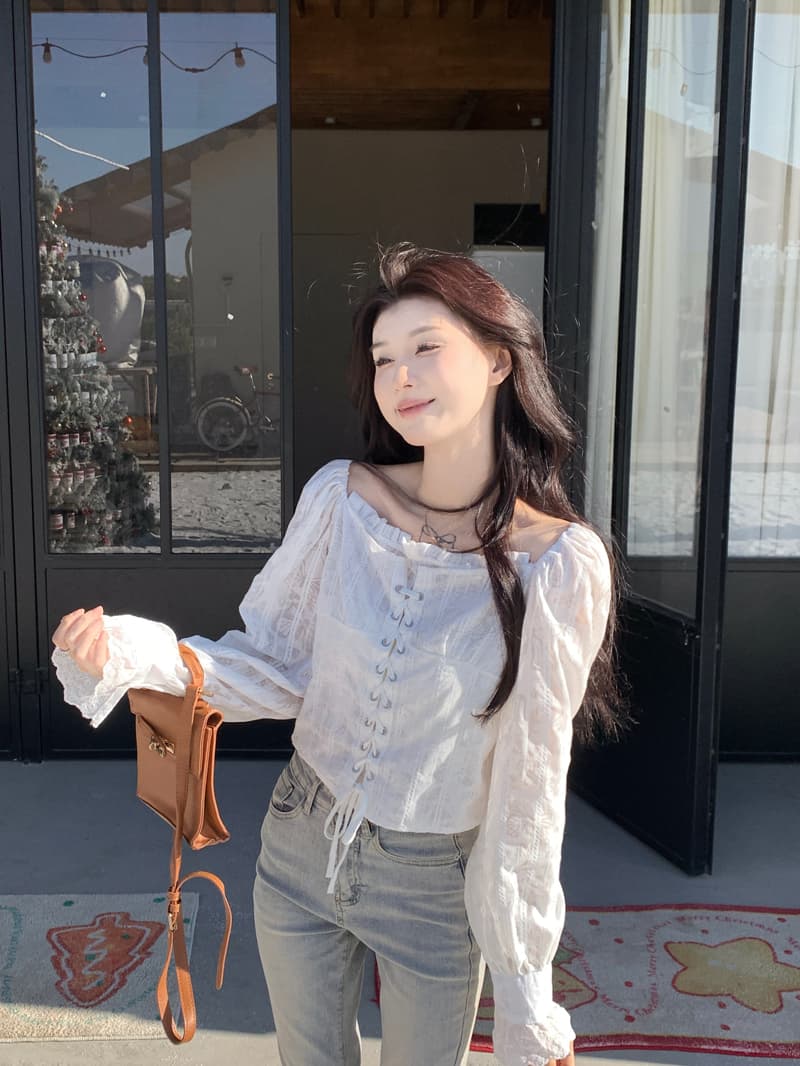 나비 어둠 곡물 자수 레이스 흰 셔츠 여성 의류 2026 가을 새로운 디자인 센스 고유 한 Chic 품격 맨위 상세 이미지 8