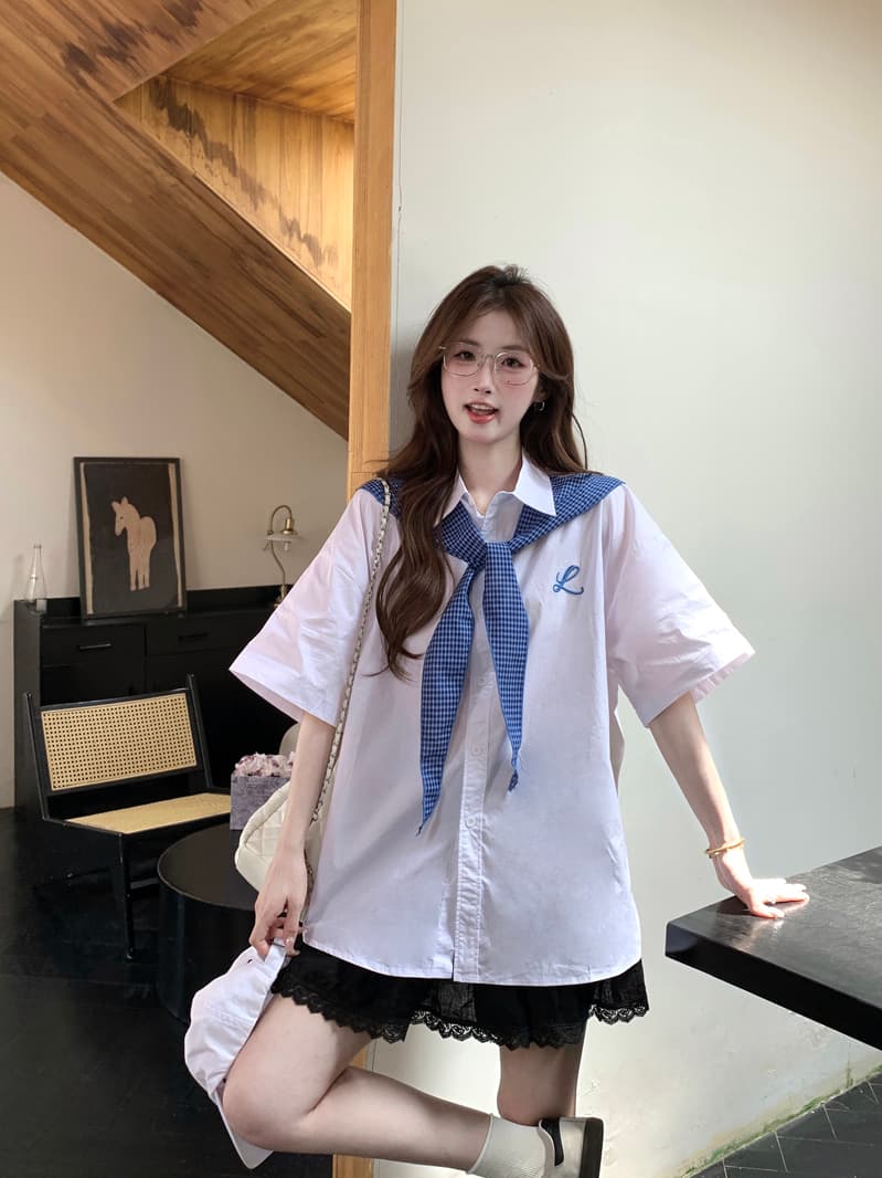 학원 스타일 체크무늬 숄 페이크 레이어드 화이트 여성 셔츠 여름 달콤함 디자인 센스 폴로 칼라 반팔 맨위 2026 상세 이미지 5