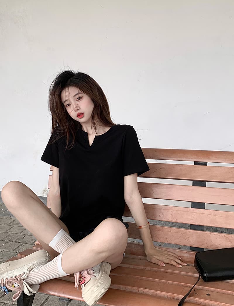 실사 180 그램 면 당겨 프레임 반팔 티셔츠 여성 여름 2026 쇼트 스타일 트렌디 긍정적 인 어깨 단색 V넥 맨위 한국 스타일 여성 의류 상세 이미지 15