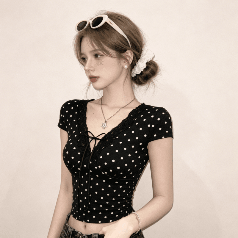 실사 패션 핫걸 도트 무늬 V넥 레이스업 반팔 티셔츠 여름 디자인 센스 몸매 가꾸기 슬림해 보이는 레이스업 쇼트 스타일 맨위 상세 이미지 3