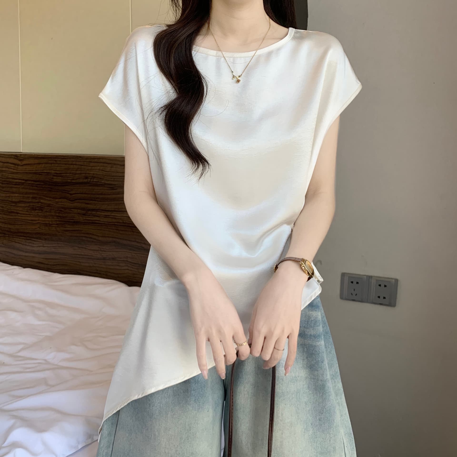 고급 센스 불규칙 아세트산 새틴 작은 셔츠 여성 여름 2026 새로운 지방 mm 연령 감소 품격 반팔 티셔츠 맨위 상세 이미지 19