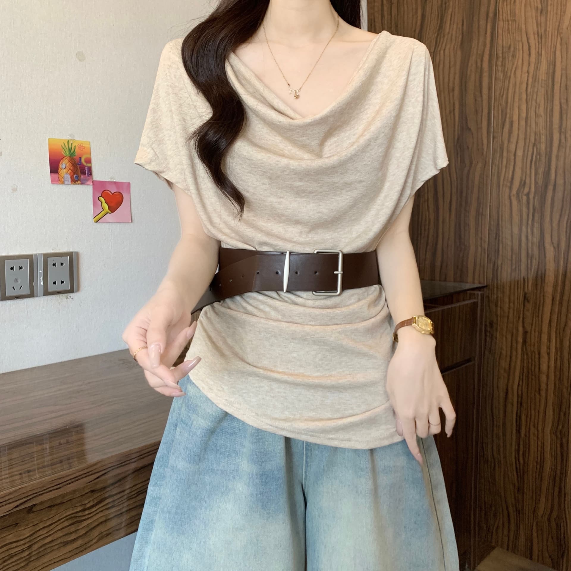 고급 디자인 센스 흔들다 칼라 작은 대중 반팔 티셔츠 여성 여름 2026 새로운 지방 mm 몸매 가꾸기 슬림해 보이는 Chic 맨위 상세 이미지 8