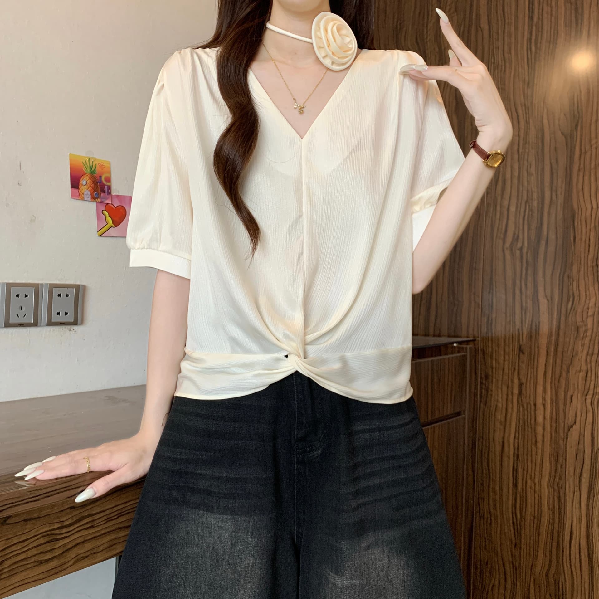 고급 센스 아세트산 새틴 V넥 비틀림 반팔 여성 셔츠 여름 새로운 지방 mm 꼬집기 허리 품격 쇼트 스타일 맨위 상세 이미지 10