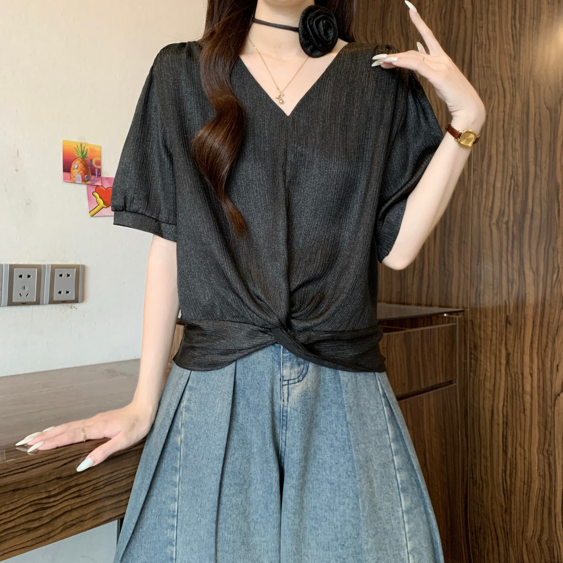 고급 센스 아세트산 새틴 V넥 비틀림 반팔 여성 셔츠 여름 새로운 지방 mm 꼬집기 허리 품격 쇼트 스타일 맨위 상세 이미지 15