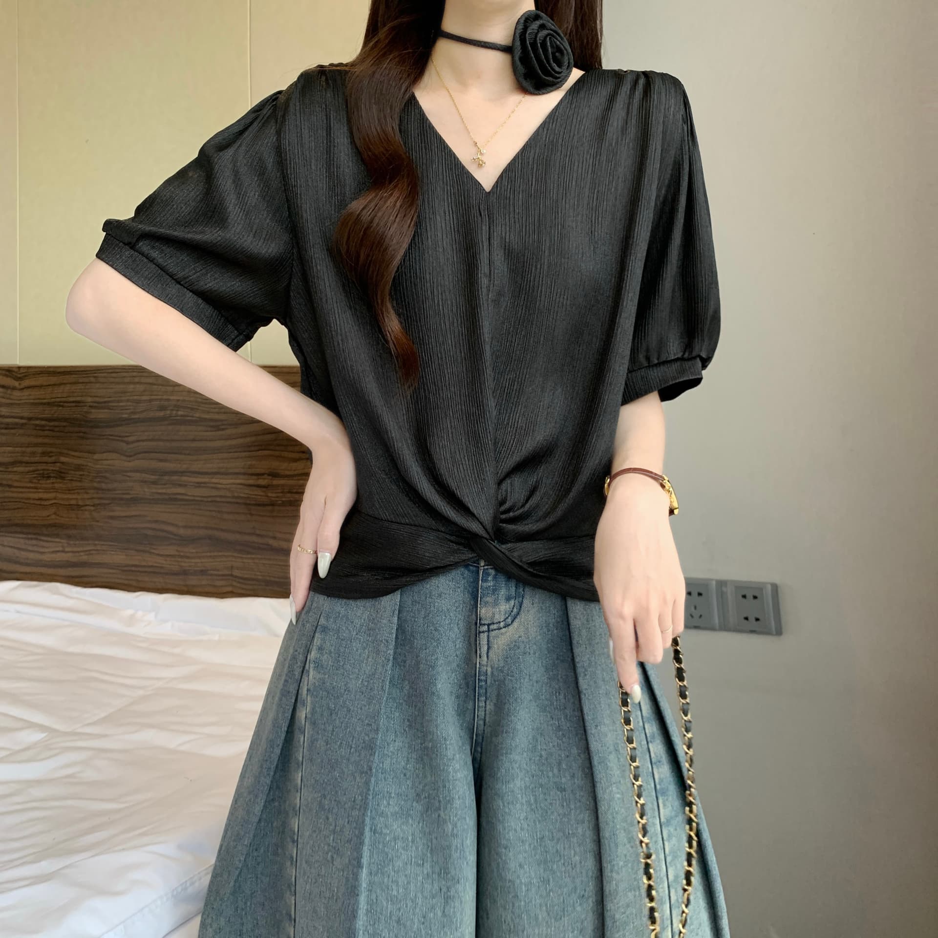 고급 센스 아세트산 새틴 V넥 비틀림 반팔 여성 셔츠 여름 새로운 지방 mm 꼬집기 허리 품격 쇼트 스타일 맨위 상세 이미지 19