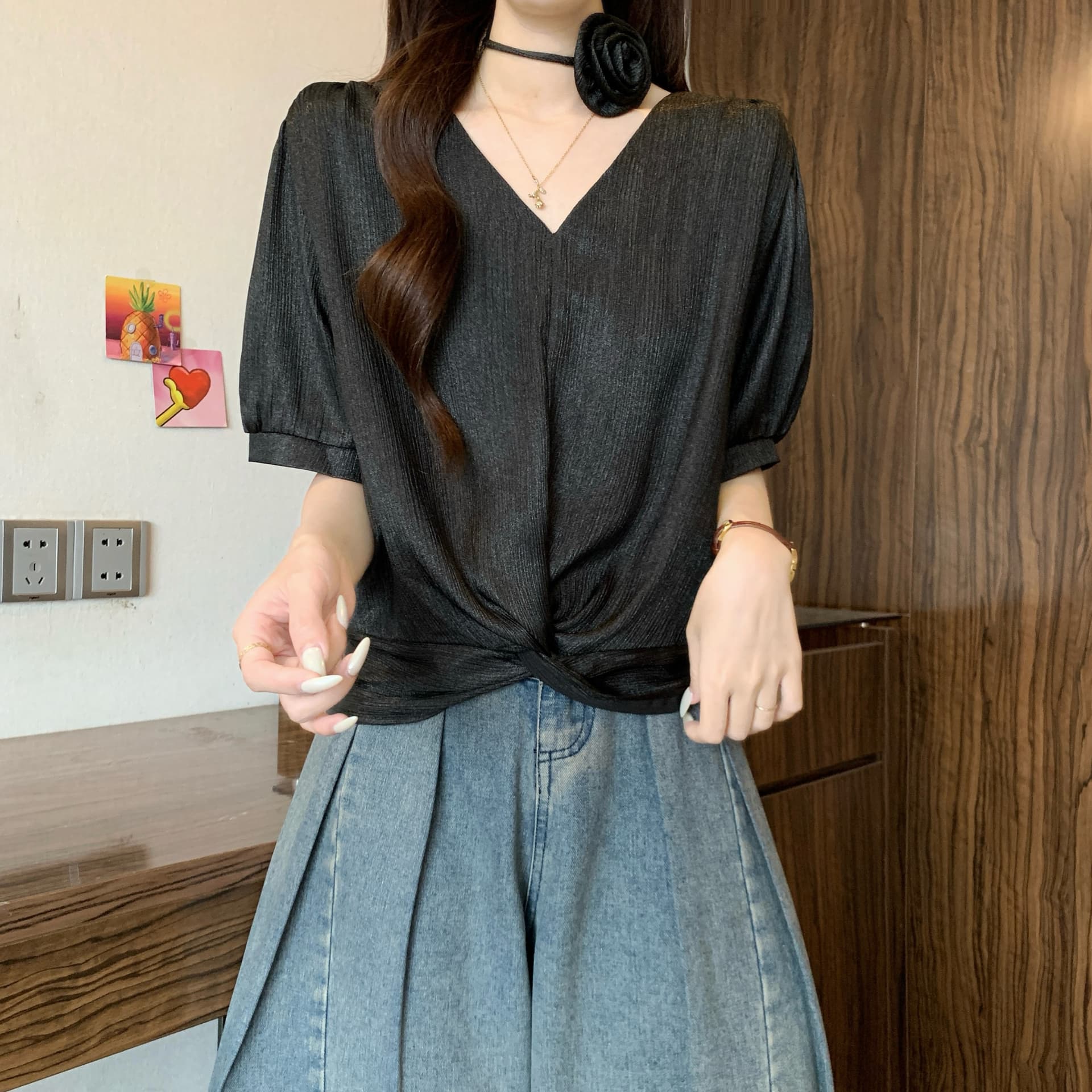 고급 센스 아세트산 새틴 V넥 비틀림 반팔 여성 셔츠 여름 새로운 지방 mm 꼬집기 허리 품격 쇼트 스타일 맨위 상세 이미지 21