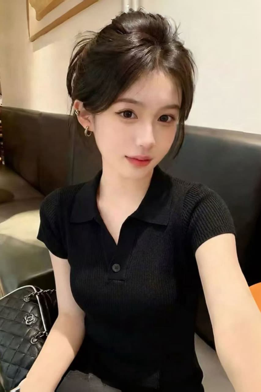 2026 여름 새로운 POLO 칼라 순수한 욕망 작은 셔츠 단추 고급 디자인 센스 Chic 반팔 니트 맨위 트렌디 이미지 3