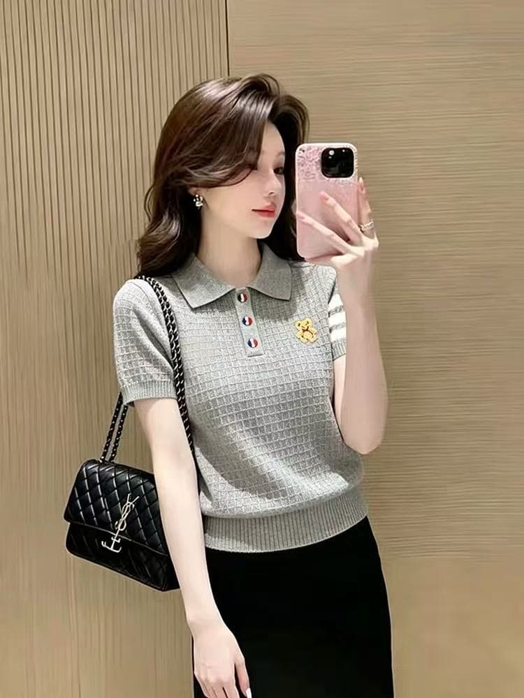 아메리칸 폴로 칼라 만화 자수 외국 가스 반팔 니트 스웨터 여성 2026 여름 새로운 몸매 가꾸기 품격 절묘한 맨위 상세 이미지 3