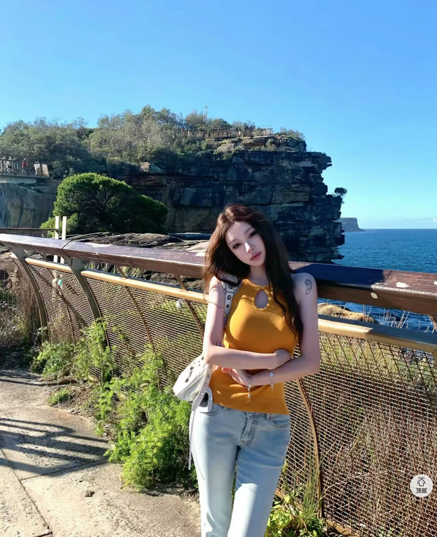 핫걸 홀로우 아웃 행침 목 조끼 여성 여름 몸매 가꾸기 슬림해 보이는 쇼트 스타일 섹시함 슬립 맨위 이미지 2