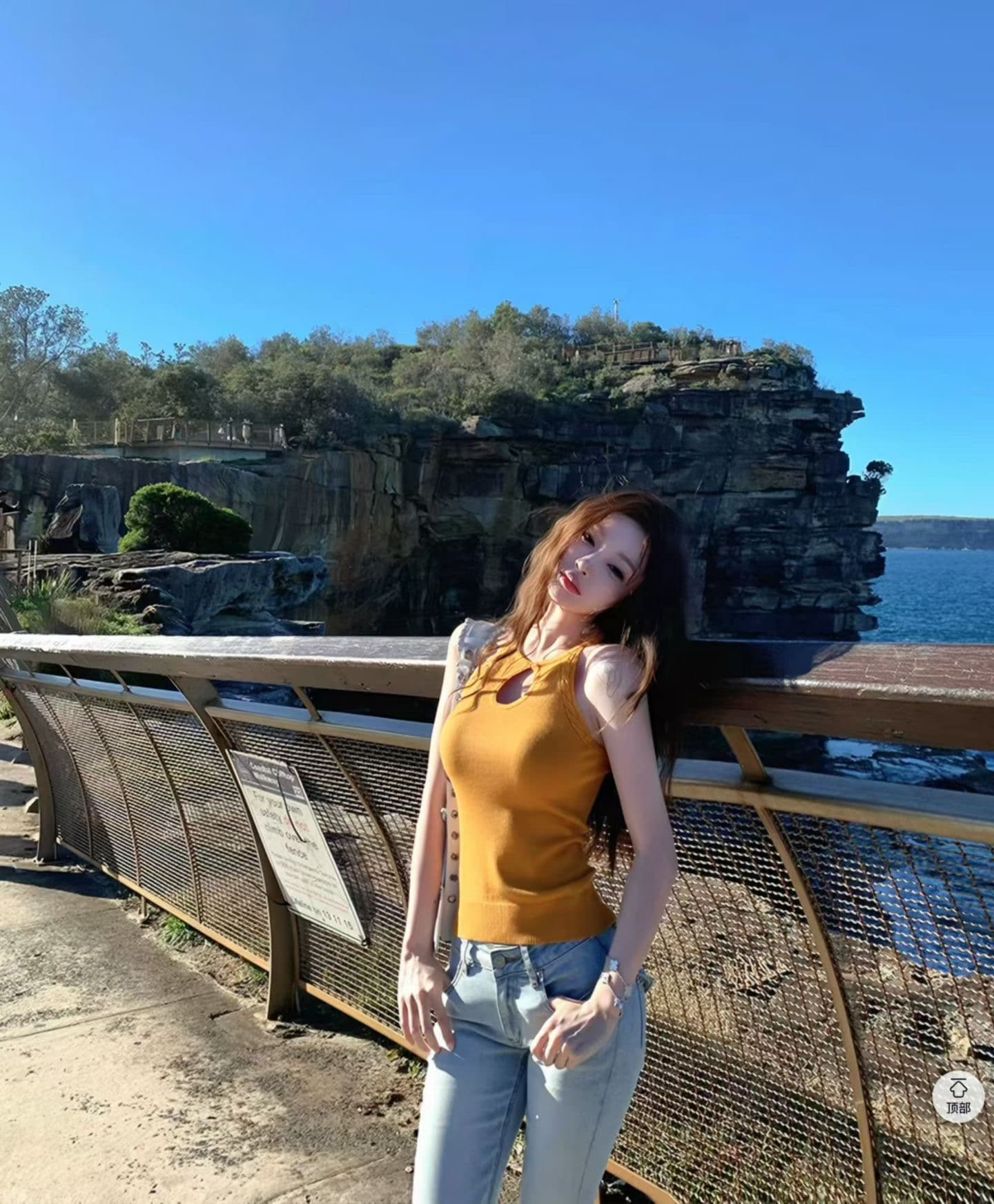 핫걸 홀로우 아웃 행침 목 조끼 여성 여름 몸매 가꾸기 슬림해 보이는 쇼트 스타일 섹시함 슬립 맨위 상세 이미지 2