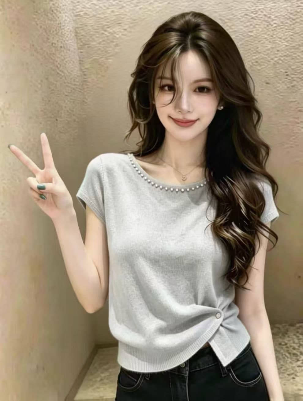 불규칙 라운드 넥 얼음 실크 반팔 니트 스웨터 여성 2026 새로운 여름 패션 외국 가스 디자인 센스 작은 대중 맨위 상세 이미지 2