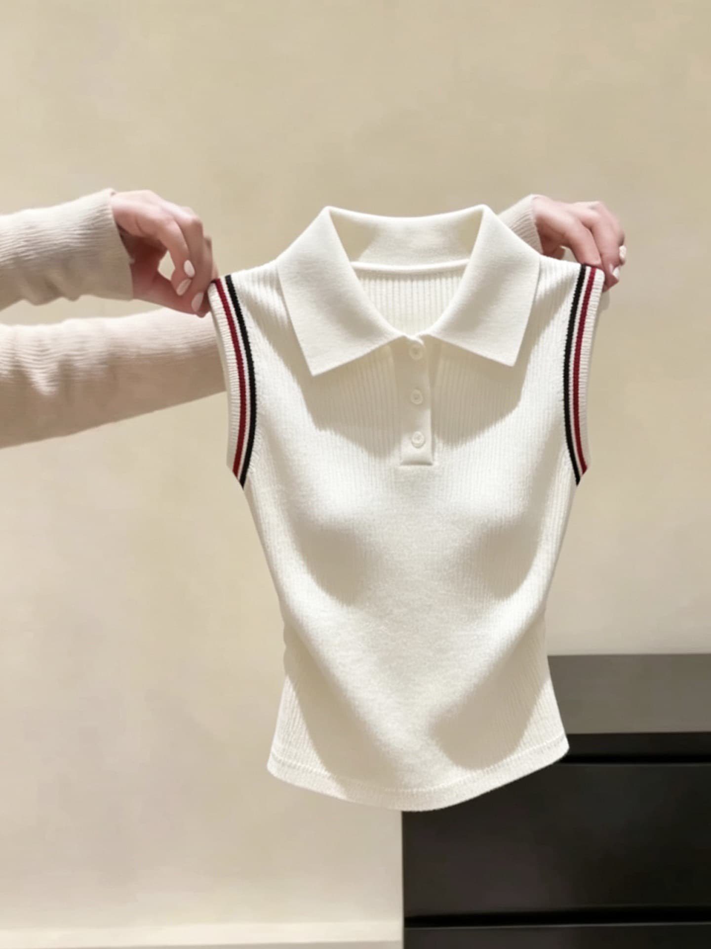 패션 미니멀리즘 베이지 색 POLO 칼라 하프 버클 민소매 조끼 여성 여름 새로운 아니요 명중 섹션 다용도 슬림해 보이는 맨위 상세 이미지 1