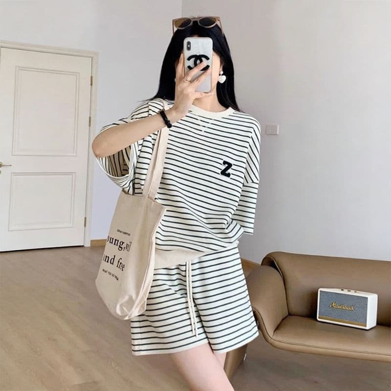 유럽 상품 캐주얼 스포츠 슈트 여성 여름 학생 한국 스타일 루즈핏 외국 가스 연령 감소 스트라이프 반팔 반바지 투피스 세트 상세 이미지 1