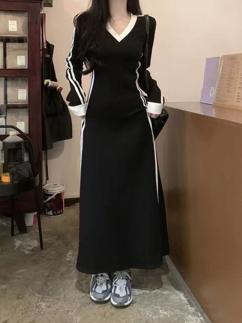 프랑스식 긴팔 V넥 배색 허리 수축 슬림해 보이는 작은 대중 디자인 롱 스커트 검정색 품격 슬림해 보이는 고급 센스 드레스