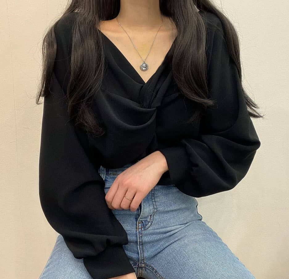 한국 chic 가을 프랑스식 품격 주름 V넥 비틀림 디자인 루즈핏 캐주얼 단색 긴팔 셔츠 맨위 상세 이미지 4