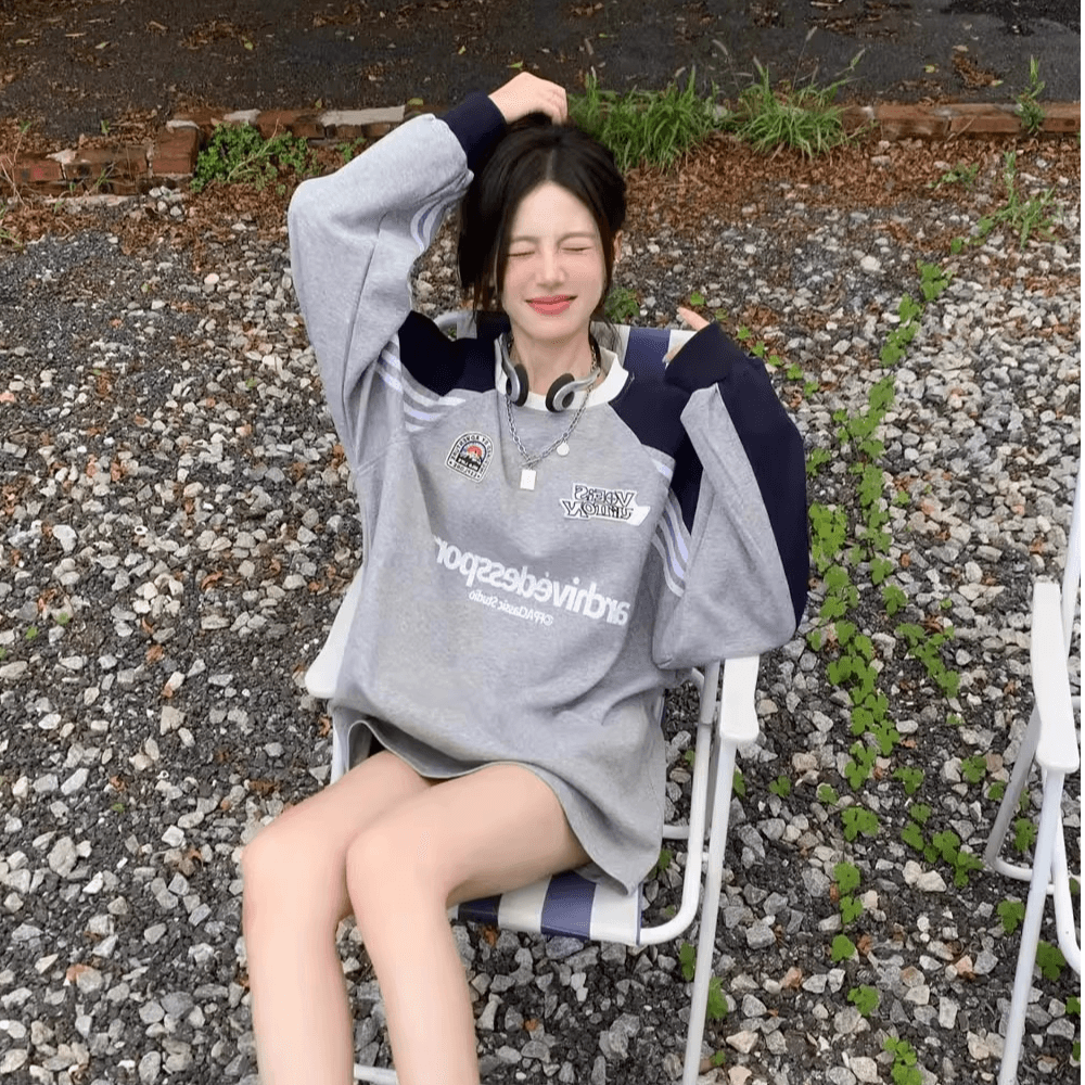 항구 바람 디자인 센스 알파벳 프린트 배색 여성 2026 봄 가을 새로운 학원 스타일 루즈핏 긴팔 맨위 조류 소녀 상세 이미지 10