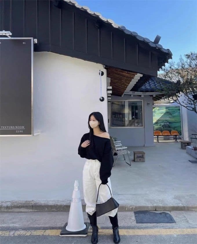 한국 chic 가을 겨울 작은 대중 품격 보트넥 오프숄더 루즈핏 캐주얼 다용도 쇼트 스타일 긴팔 단색 후드티 여성 상세 이미지 4