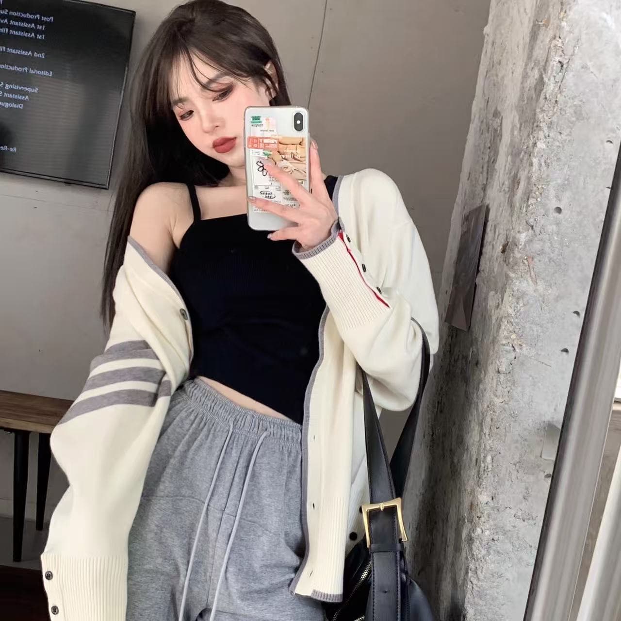 2026 년 가을 섹션 레트로 배색 스트라이프 V넥 니트 오픈 가디건 여성 인터넷 유명인 루즈핏 느긋한 바람 스웨터 코트 상세 이미지 4
