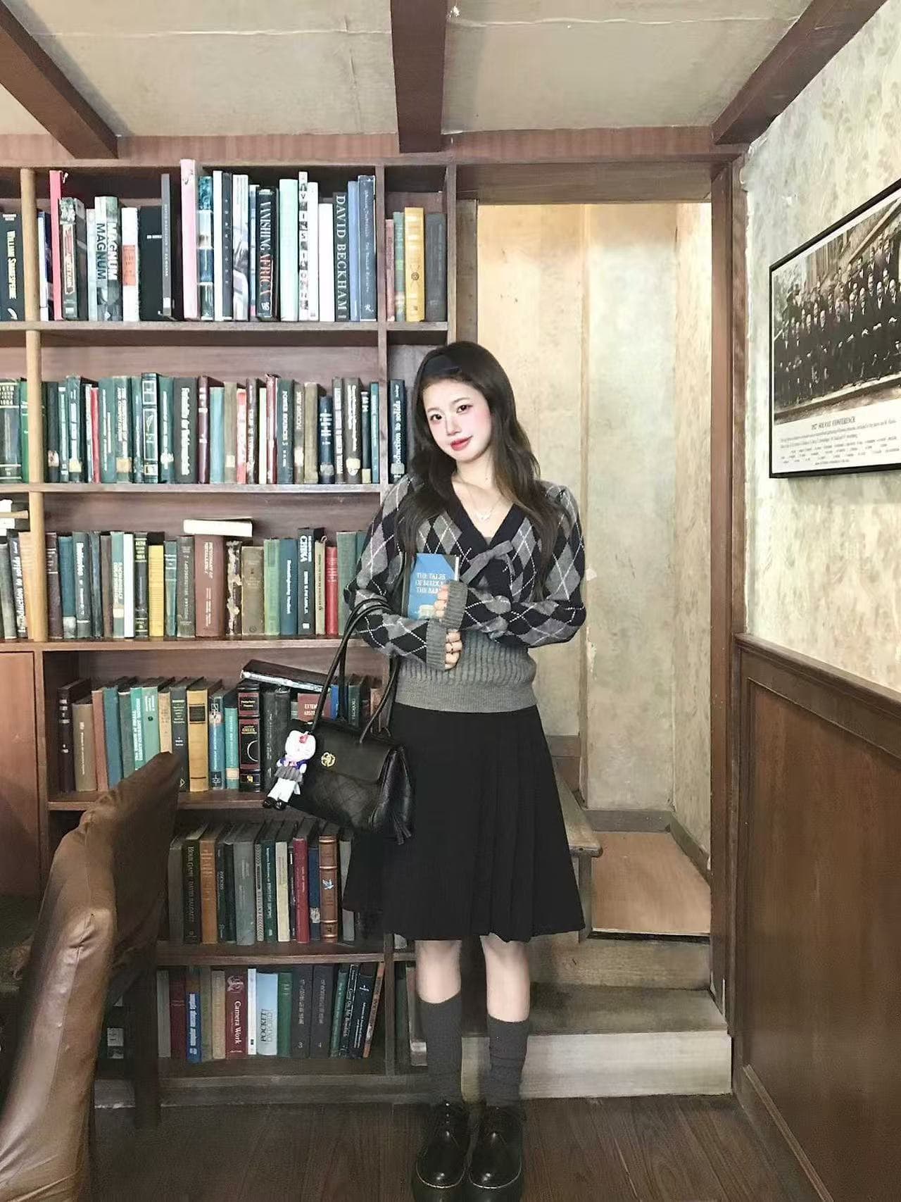 rainy 부드러운 찹쌀 질감 연령 감소 네클라인 배색 스웨터 가을 겨울 소녀 느긋한 한 부서 라운드 넥 털 니트 스웨터 맨위 상세 이미지 4