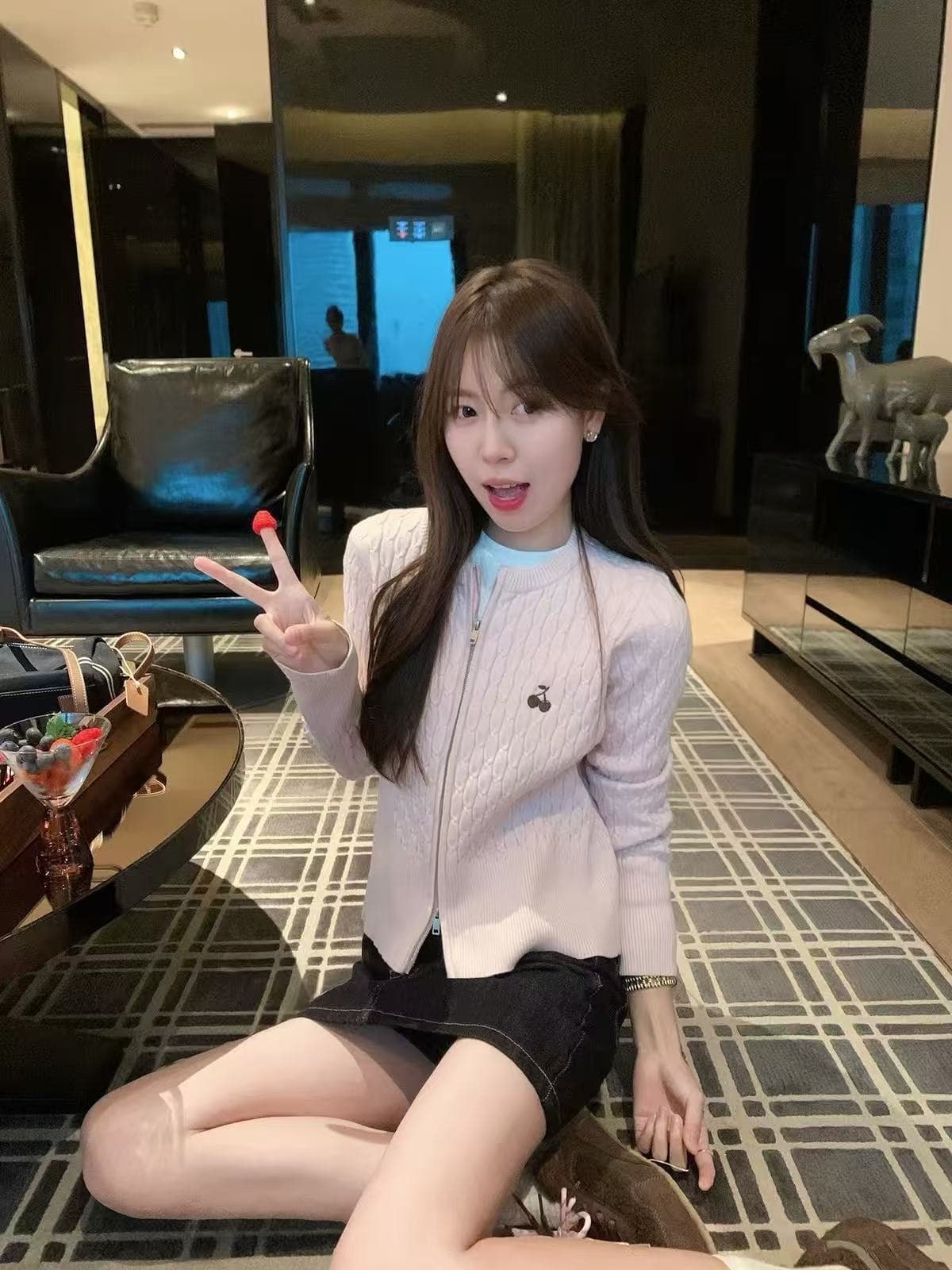 한 부서 자수 지퍼 니트 스웨터 여성 가을 몸매 가꾸기 슬림해 보이는 라운드 넥 긴팔 달콤함 캐주얼 니트 스웨터 상세 이미지 3