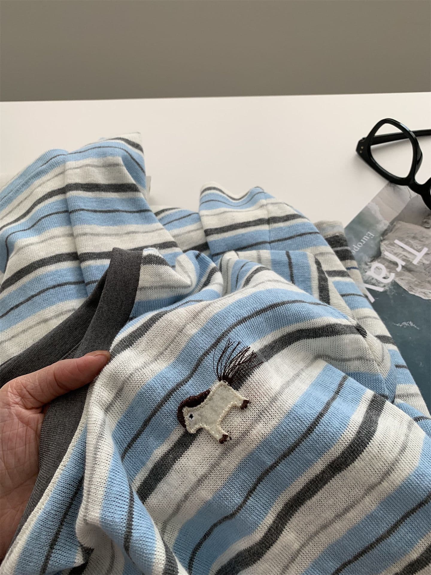 원본 원단 특별 빅 사이즈 300 근 한국 스타일 세련된 chic 스트라이프 작은 말 자수 긴팔 티셔츠 여성 상세 이미지 29