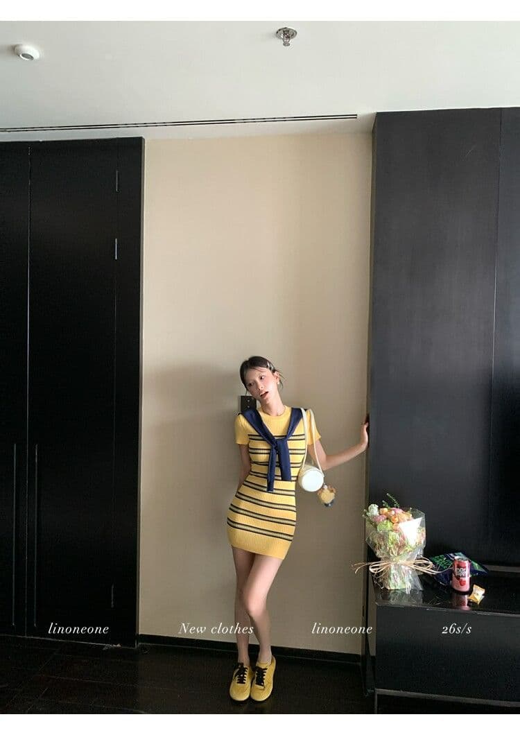 linoneone ins 화이트 여성 높음 지혜 오래된 돈 바람 캐주얼 배색 스트라이프 니트 반팔 드레스 숄 상세 이미지 21