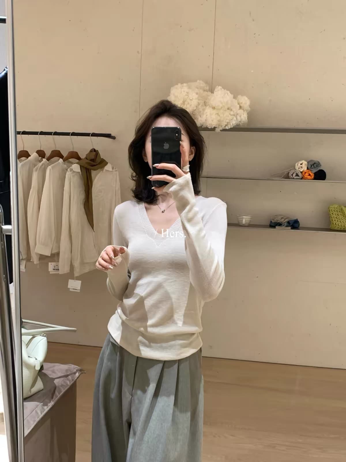 hers2026 이른 가을 새로운 익스트림 제인 바람 V넥 긴팔 니트 스웨터 여성 몸매 가꾸기 편안함 스웨터 작은 셔츠 맨위 트렌디 상세 이미지 4