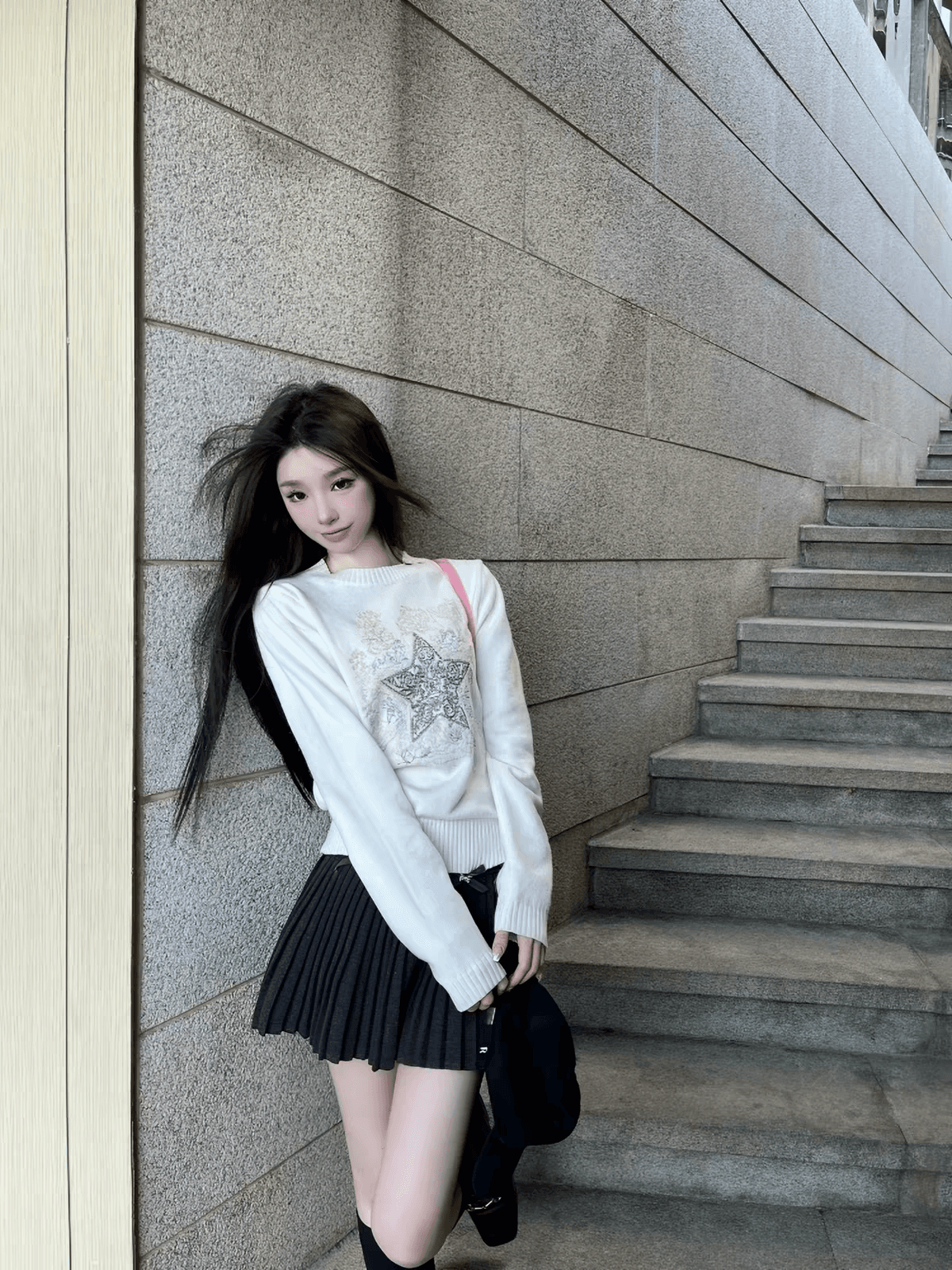 okmashop 화이트 라운드 넥 풀오버 스웨터 여자 가을 겨울 디자인 센스 자수 몸매 가꾸기 품격 니트 스웨터 맨위