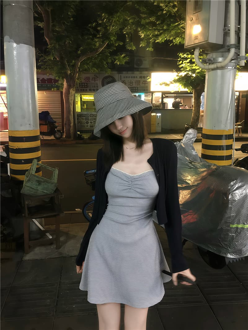 실사 둘째 머리카락 느긋한 바람 스트라이프 세트 오픈 가디건 캐미솔 여름 얇은 스타일 드레스 미니 스커트
