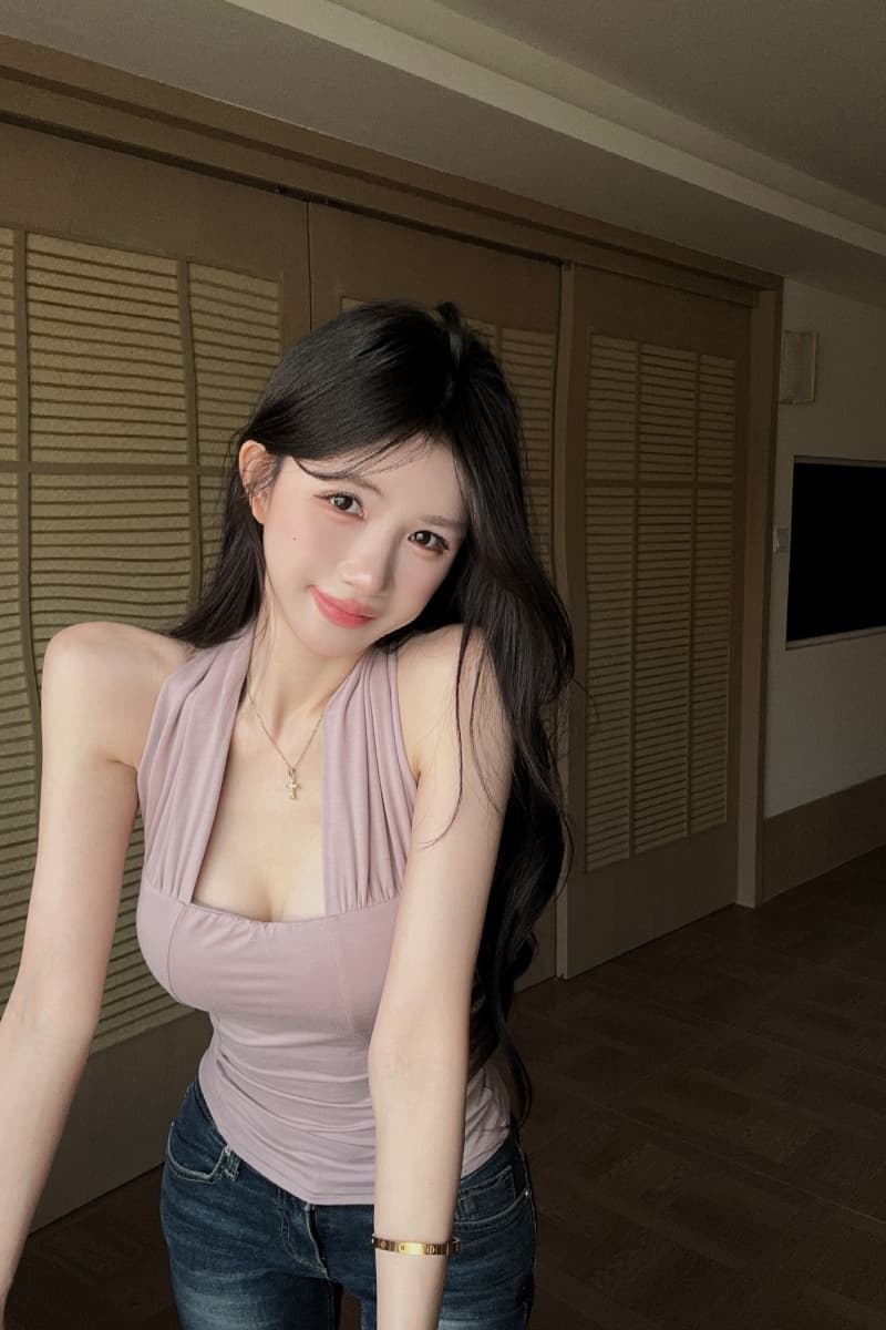 실사 정가 핫걸 단색 행침 목 맨위 여성 여름 2026 새로운 신축성 디자인 센스 슬림해 보이는 캐미솔 상세 이미지 15