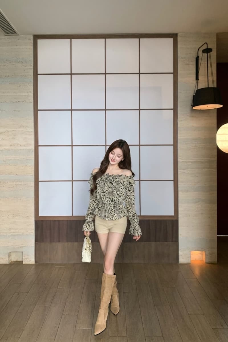 실사 정가 레오파드 무늬 오프숄더 쉬폰 블라우스 맨위 여성 가을 다용도 디자인 센스 프린트 맨위 상세 이미지 5