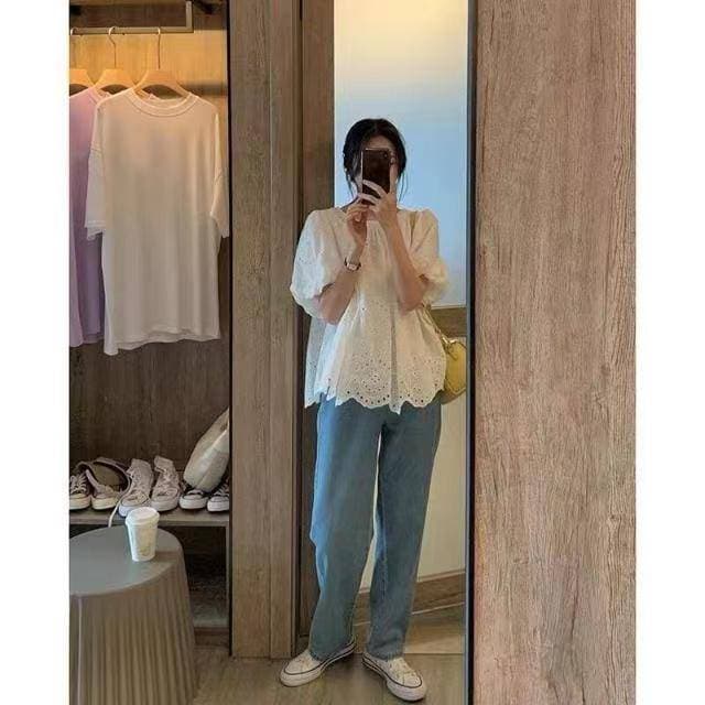 2026 여름 새로운 프랑스식 자수 인형 여성 셔츠 화이트 홀로우 아웃 버블 반팔 맨위 디자인 센스 작은 대중 이미지 3