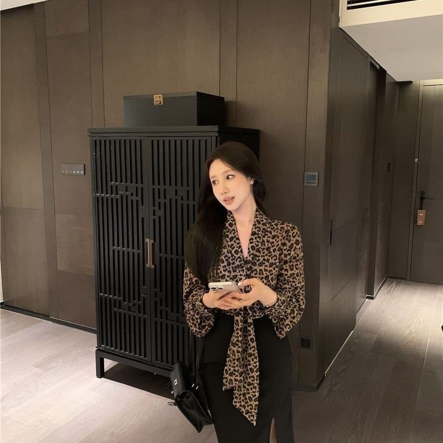 프랑스식 레트로 레오파드 무늬 레이스업 칼라 셔츠 새로운 폭발 여성 셔츠 루즈핏 맨위 레오파드 무늬 쉬폰 셔츠 여성 이미지 4