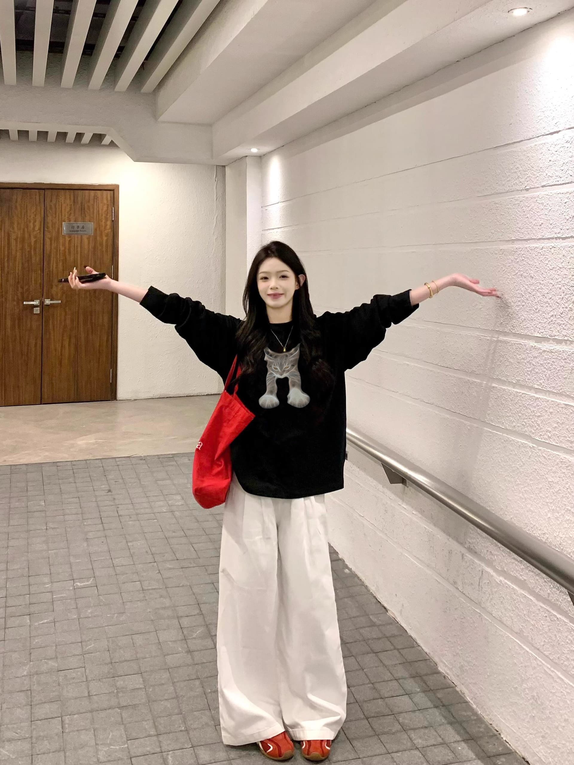 가을 의상 긴팔 티셔츠 여성 루즈핏 맨위 프린트 이미지 2