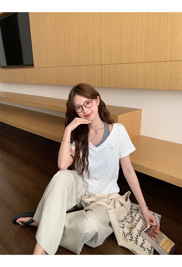 경관 그림 반팔 티셔츠 여성 의류 여름 새로운 트렌디 한 부서 디자인 센스 미니멀리즘 단색 페이크 레이어드 V넥 맨위 상세 이미지 15