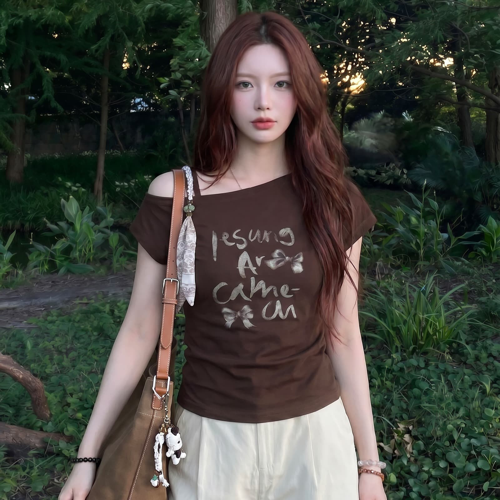 경관 그림 반팔 티셔츠 여성 의류 여름 새로운 트렌디 오프숄더 디자인 센스 레트로 알파벳 한 부서 비스듬한 칼라 맨위 이미지 6