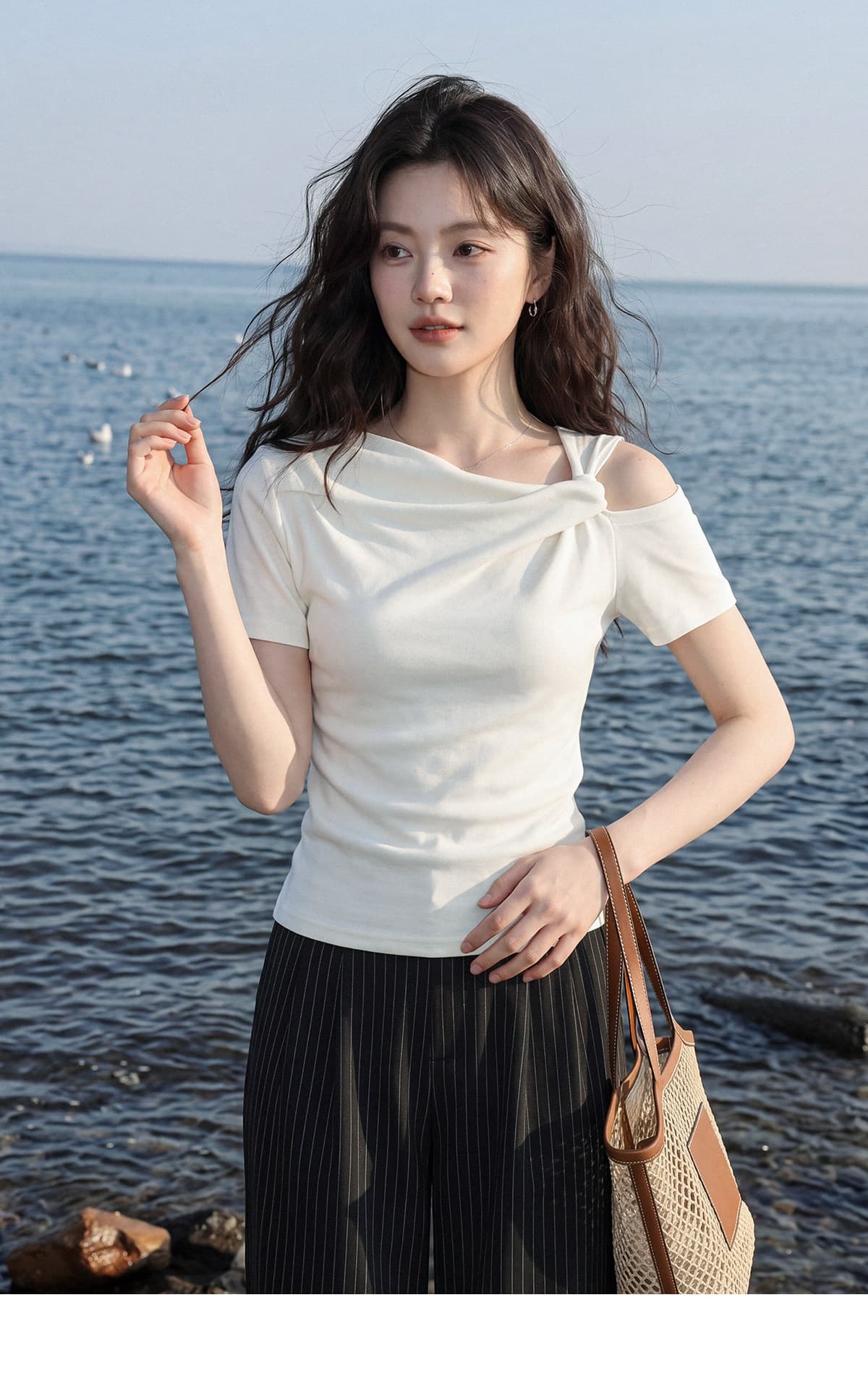경관 그림 반팔 티셔츠 여성 의류 여름 새로운 트렌디 한 부서 디자인 센스 몸매 가꾸기 슬림해 보이는 단색 비스듬한 칼라 맨위 상세 이미지 9