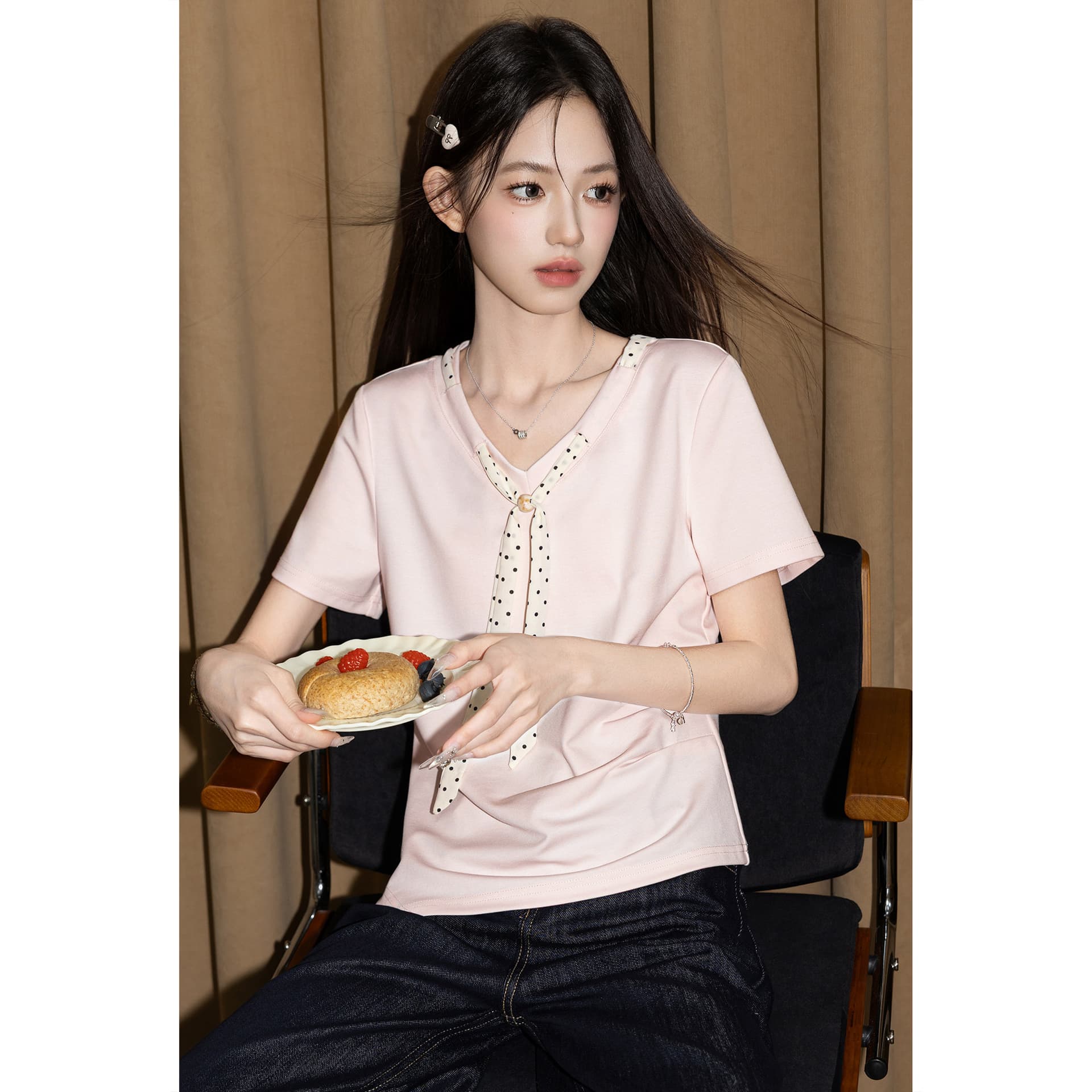 경관 그림 물 부드러운 면 양면 220 그램 반팔 티셔츠 여성 여름 새로운 디자인 센스 도트 무늬 스카프 V넥 맨위 이미지 2