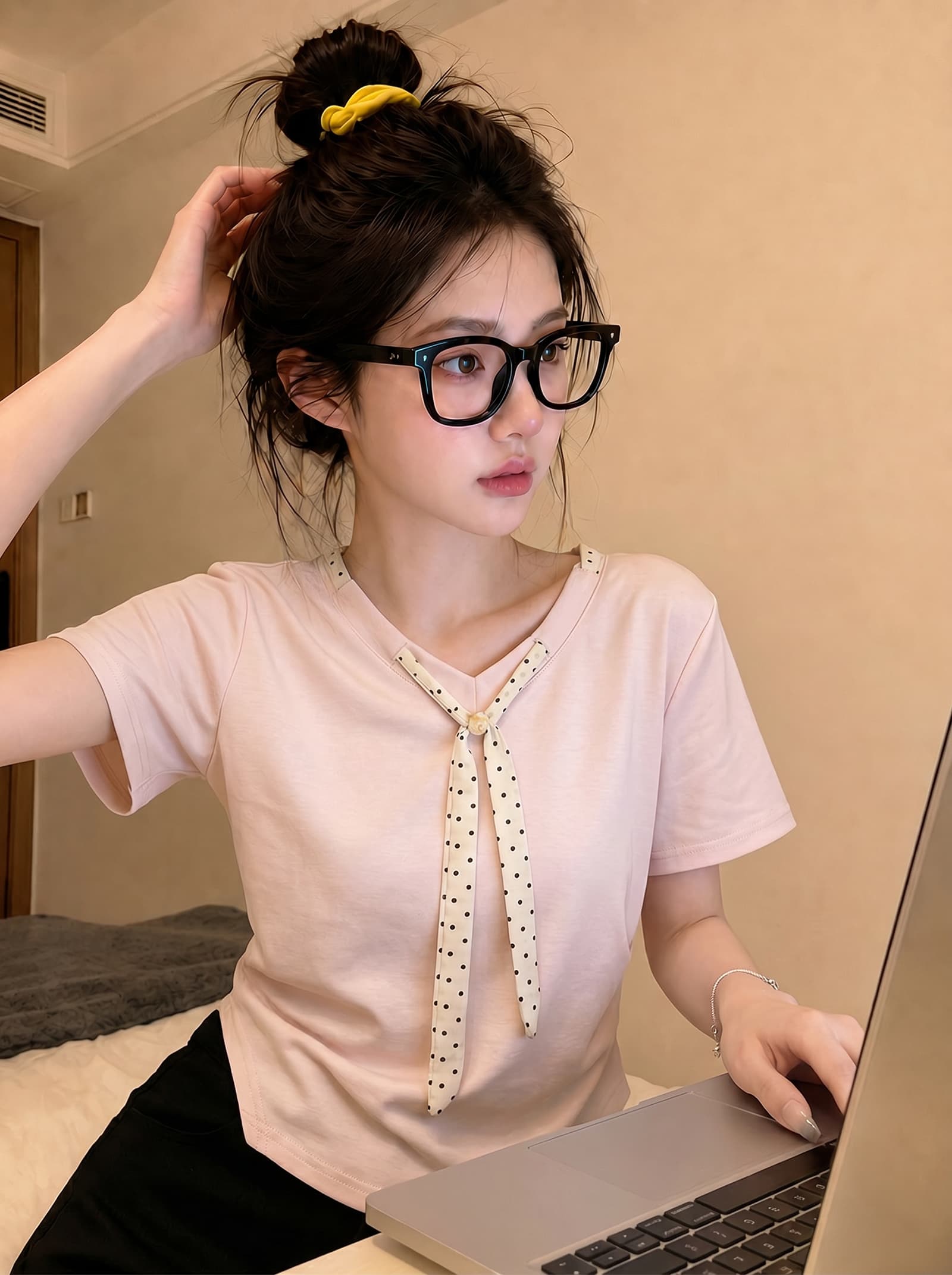 경관 그림 물 부드러운 면 양면 220 그램 반팔 티셔츠 여성 여름 새로운 디자인 센스 도트 무늬 스카프 V넥 맨위