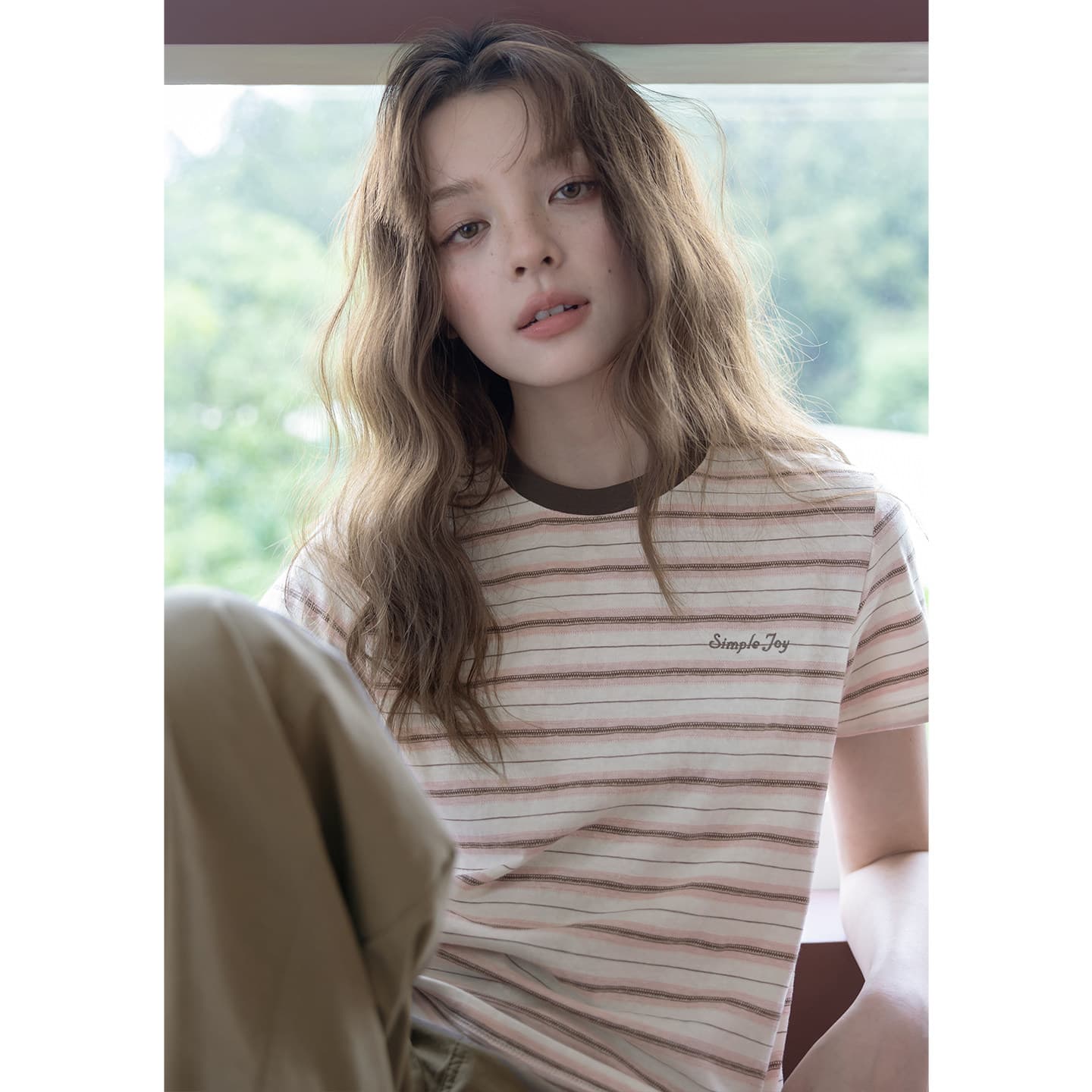 경관 그림 210 그램 스트라이프 반팔 티셔츠 여성 의류 여름 새로운 트렌디 작은 샤넬 스타일 알파벳 자수 라운드 넥 맨위 상세 이미지 2