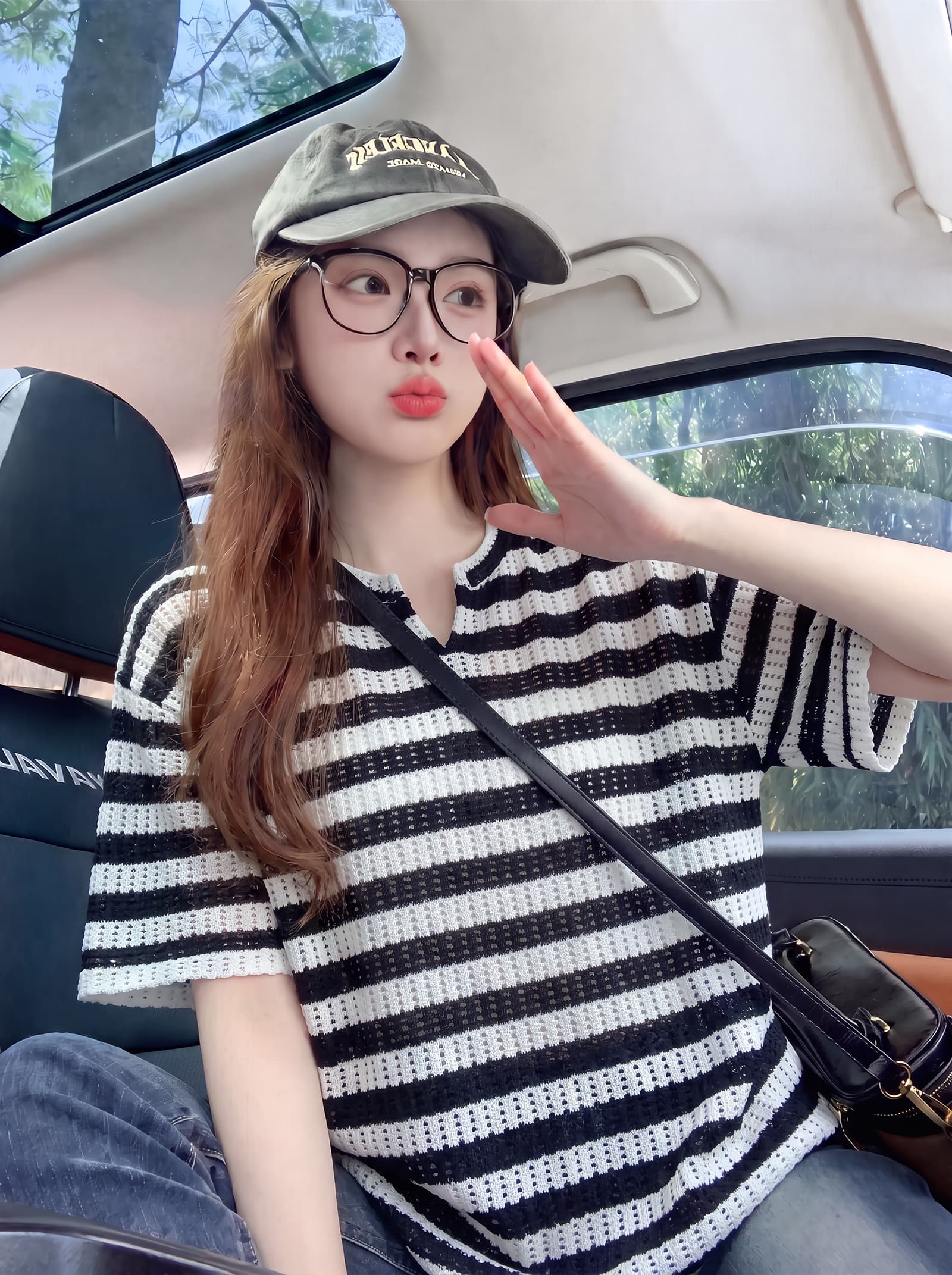 경관 그림 반팔 티셔츠 남자 여성 의류 여름 새로운 트렌디 한 부서 디자인 센스 홀로우 아웃 스트라이프 루즈핏 V넥 맨위 이미지 3