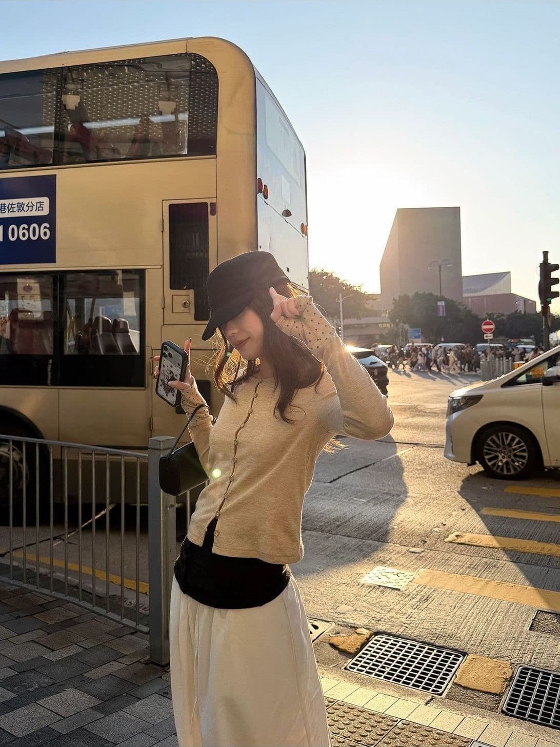 있음 선적 단추 디자인 도트 무늬 패치워크 나팔 커프스 단추 쇼트 스타일 라운드 넥 기본 셔츠 맨위 순수한 욕망 바람 긴팔 상세 이미지 2