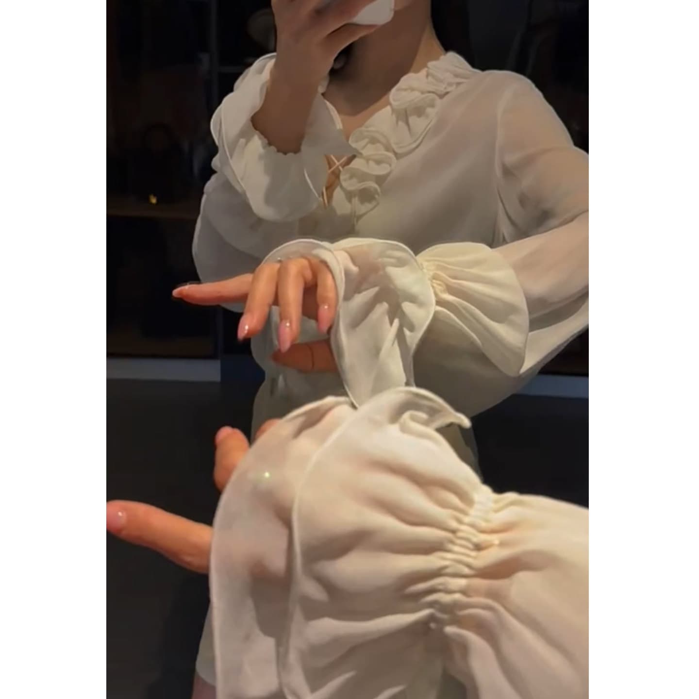 고급 프릴 얇은 스타일 V넥 긴팔 여성 셔츠 여름 루즈핏 다용도 마이크로 ~을 통해 나팔 소매 자외선 차단 블라우스 맨위 상세 이미지 4
