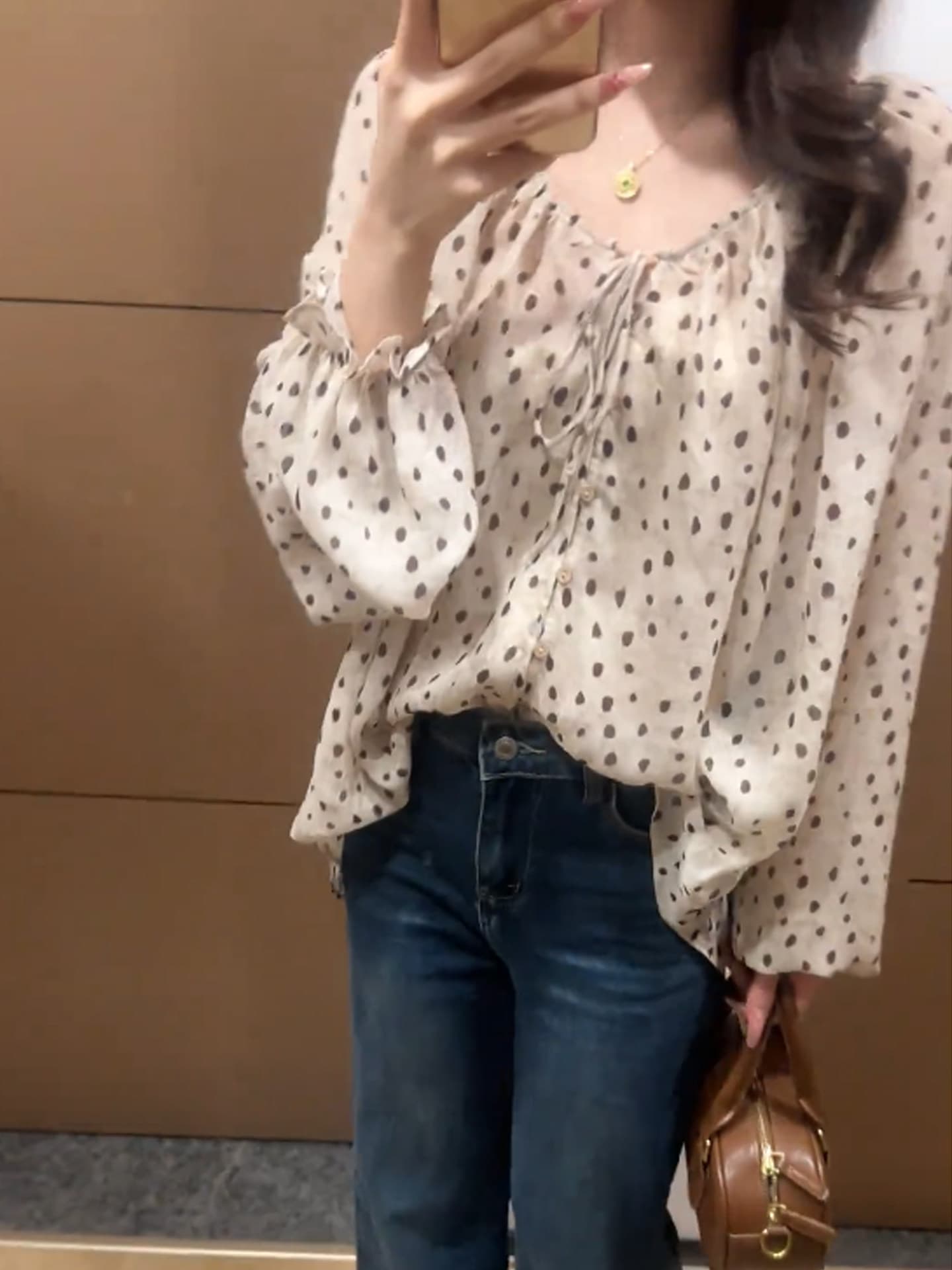 프랑스식 레이스업 도트 무늬 시폰 셔츠 여성 여름 새로운 고급 센스 빛 럭셔리 루즈핏 슬림해 보이는 외출용 얇은 작은 셔츠 맨위 상세 이미지 2
