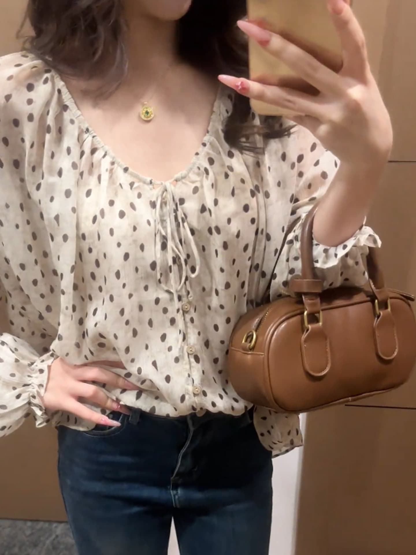 프랑스식 레이스업 도트 무늬 시폰 셔츠 여성 여름 새로운 고급 센스 빛 럭셔리 루즈핏 슬림해 보이는 외출용 얇은 작은 셔츠 맨위 상세 이미지 5