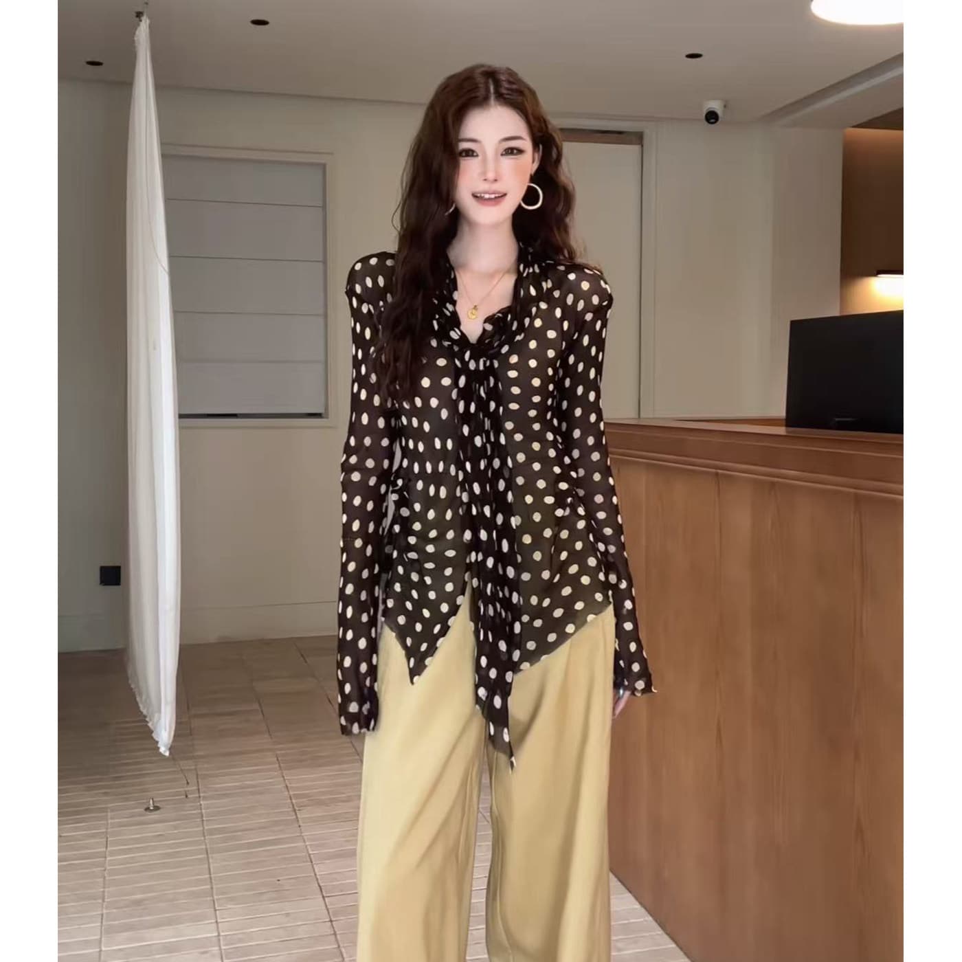 빛 요리 한 바람 프랑스식 낭만주의 출퇴근 소녀 슬림해 보이는 V넥 리본 여름 섹션 도트 무늬 자외선 차단 블라우스 긴팔 셔츠 이미지 4