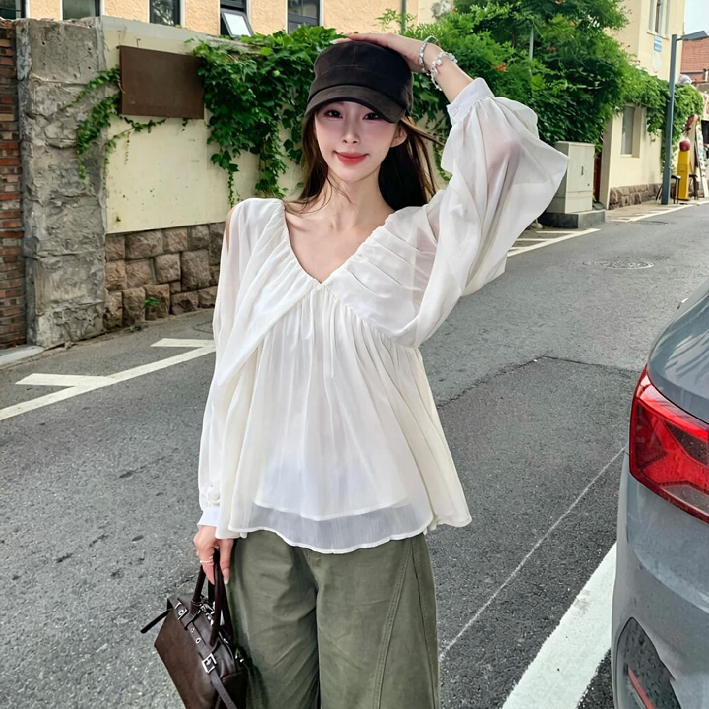 프랑스식 V넥 화이트 홀로우 아웃 벌룬 소매 쉬폰 여성 셔츠 조기 가을 새로운 디자인 센스 작은 대중 긴팔 맨위 이미지 5