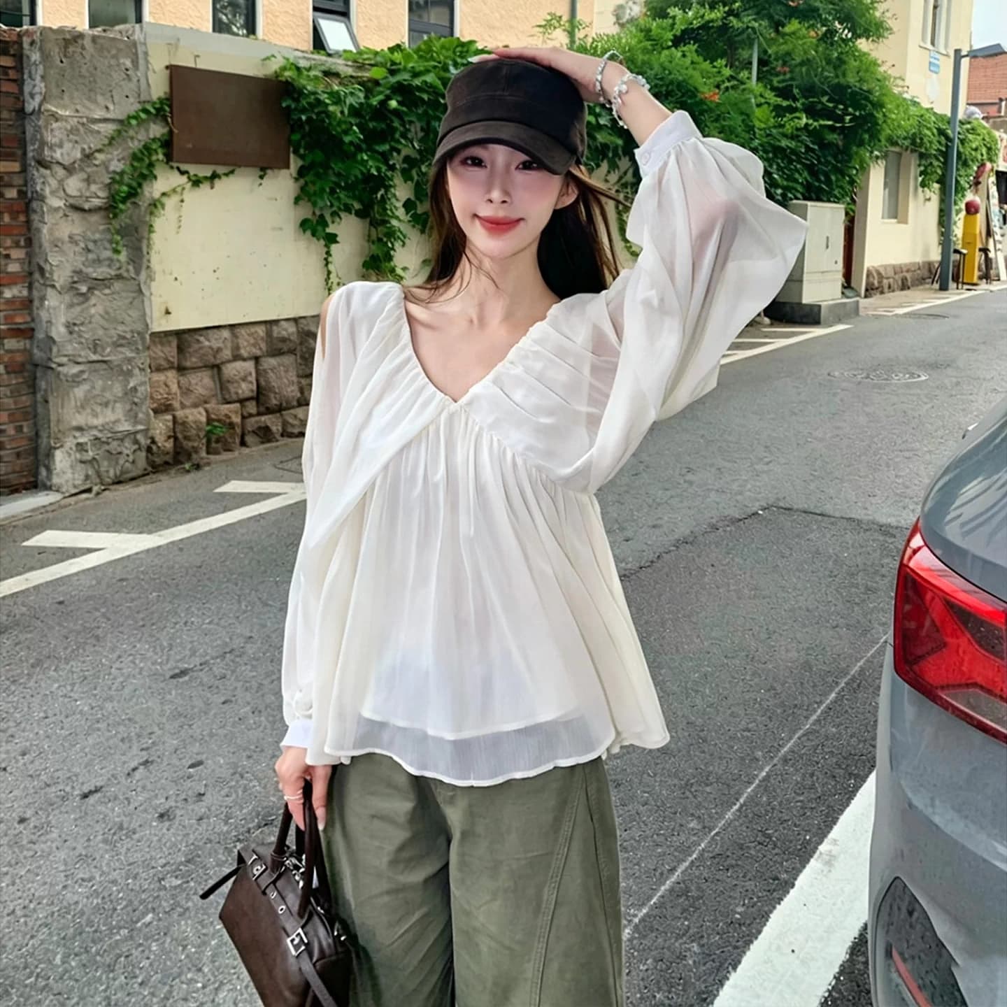 프랑스식 V넥 화이트 홀로우 아웃 벌룬 소매 쉬폰 여성 셔츠 조기 가을 새로운 디자인 센스 작은 대중 긴팔 맨위 상세 이미지 1