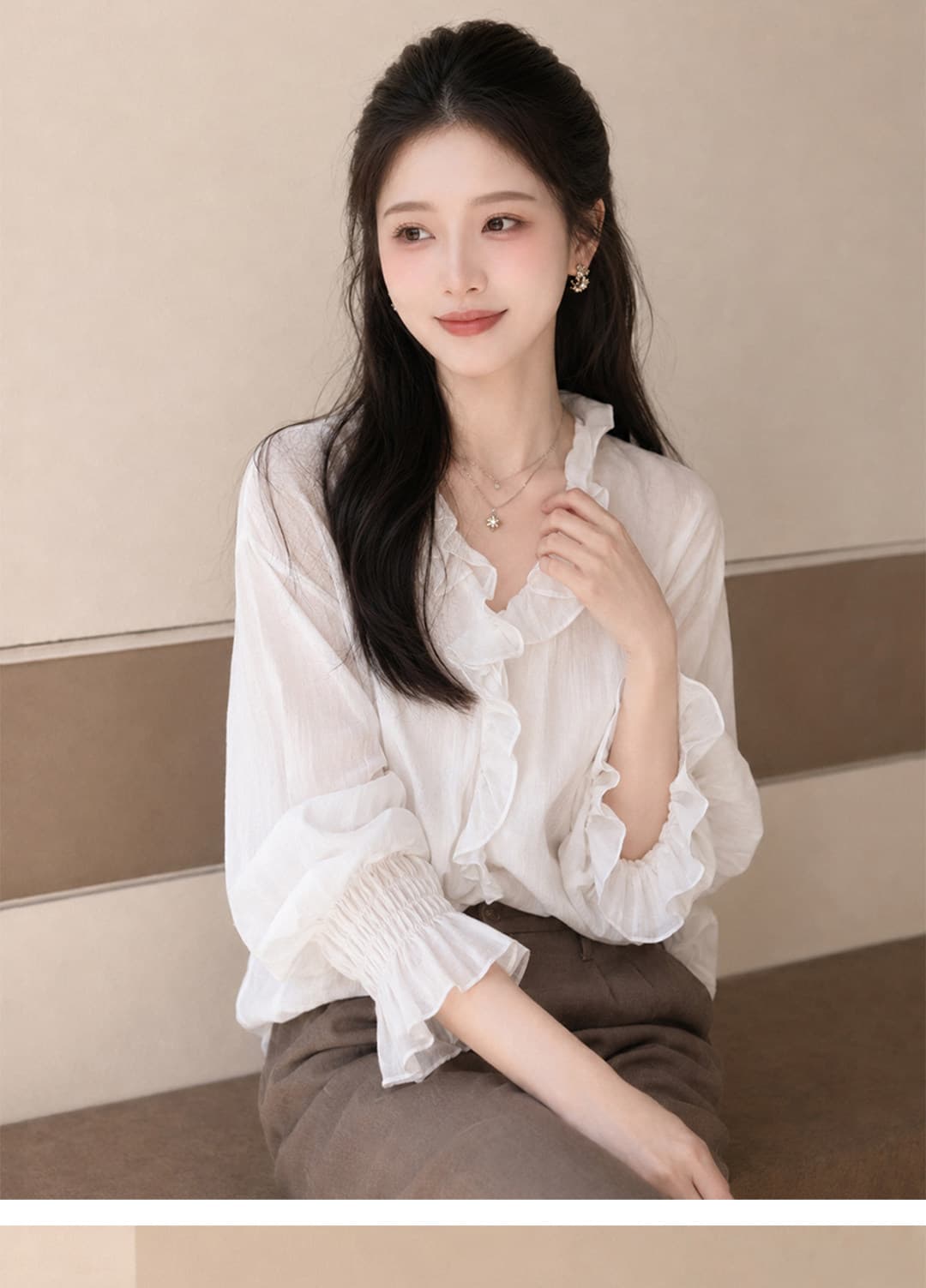 부드러운 바람 화이트 프릴 V넥 여성 셔츠 여름 26 새로운 프랑스식 거품 소매 품격 출퇴근 착용 잡아라. 의류 상세 이미지 4