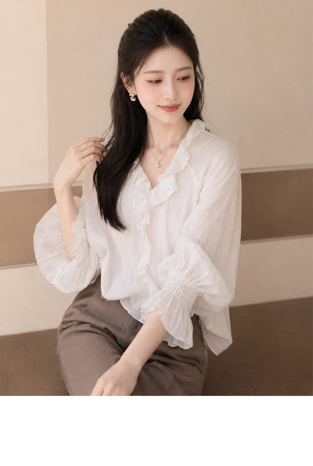 부드러운 바람 화이트 프릴 V넥 여성 셔츠 여름 26 새로운 프랑스식 거품 소매 품격 출퇴근 착용 잡아라. 의류 상세 이미지 5
